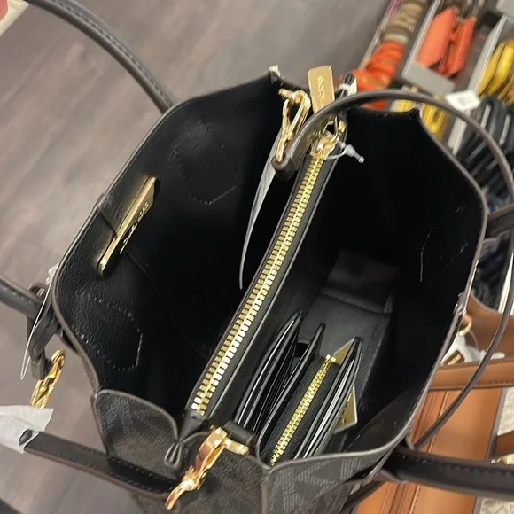 Michael Kors Mercer Medium Two-Tone Logo Messenger & MK JST Md Bifold Zip Wallet - Picture 13 of 16